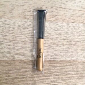 Jesse's Girl Makeup Brush 🎁